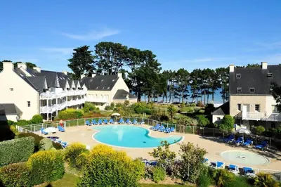 Piscine de l'établissement Résidence Cap Azur - maeva Home - Appartement duplex 2 Pièces 5 Personnes Sélection - Vue mer MAE-1182 ou située à proximité