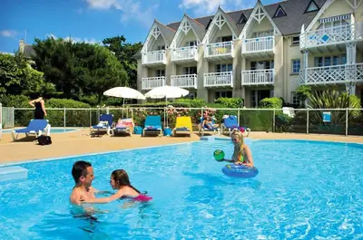 Piscine de l'établissement Le Cap Glénan - maeva Home - 2 Pièces 5 Personnes Confort MAE-5638 ou située à proximité