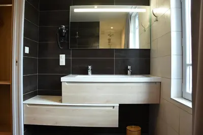 Salle de bains dans l'établissement Nuit sur le Pont 2