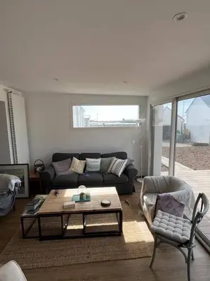 Coin salon dans l'établissement Maison face aux îles de Melon, Molène et Ouessant 6P