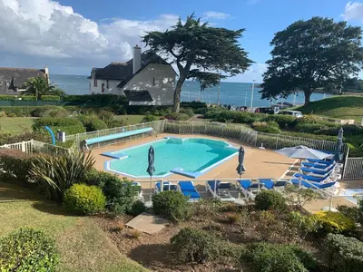 Piscine de l'établissement Les Glénans - Duplex vue mer proche plage ou située à proximité