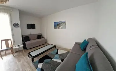 Télévision ou salle de divertissement dans l'établissement Charmant studio à 5min de la plage - Kerambigorn