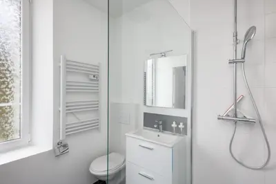 Salle de bains dans l'établissement Ribine