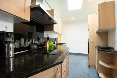 Cuisine ou kitchenette dans l'établissement Moulin de Treflez I Plage et Calme