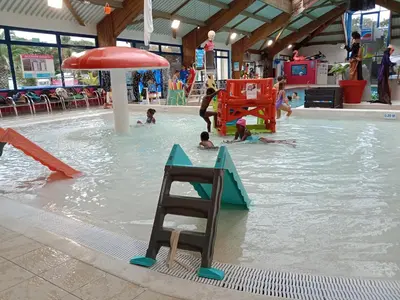 Piscine de l'établissement Mobile home SUPER CORDELIA CONFORT & FAMILIAL ou située à proximité