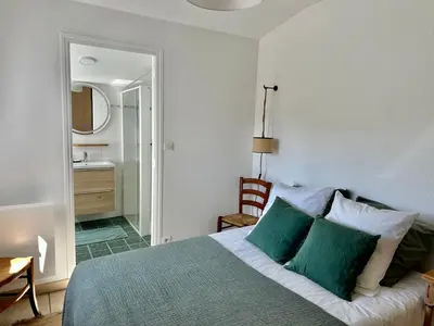 Un ou plusieurs lits dans un hébergement de l'établissement Maison de charme 3 chambres plage de Lodonnec