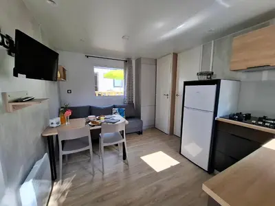 Cuisine ou kitchenette dans l'établissement Camping de La Piscine
