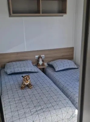 Un ou plusieurs lits dans un hébergement de l'établissement Mobilhome chaleureux 8 couchages