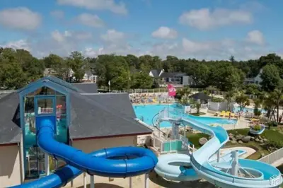 Piscine de l'établissement MH3-Confort Plus, 3ch, 6 pl, LAVE VAISSELLE, TV, WI-FI, Draps & ménage, en option ! ou située à proximité