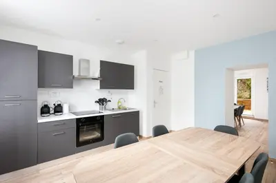 Cuisine ou kitchenette dans l'établissement Chambre independante Houle