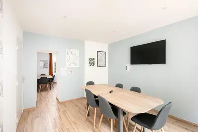 Télévision ou salle de divertissement dans l'établissement Chambre independante Houle