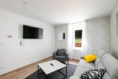 Télévision ou salle de divertissement dans l'établissement Chambre indépendante Solent