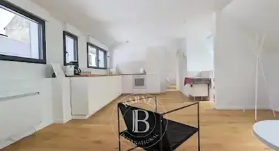 Cuisine ou kitchenette dans l'établissement AU PIED DE LA MER AU COEUR DE LA STATION bel appartement contemporain