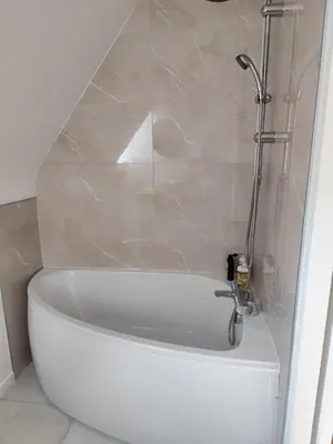 Salle de bains dans l'établissement Proche parc 3 curés