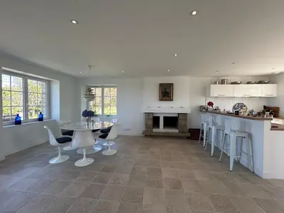 Cuisine ou kitchenette dans l'établissement Luxury villa on the sea in Brittany