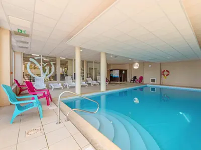 Piscine de l'établissement D de Bertheaume N214 2P5 ou située à proximité