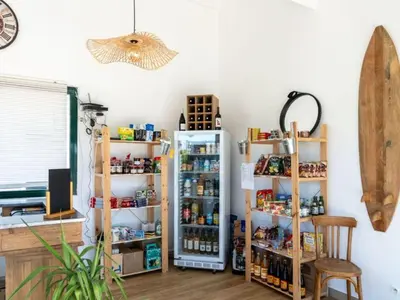 Cuisine ou kitchenette dans l'établissement Mobil home confortable - 6 personnes - Tréguennec - API-1-52-1047