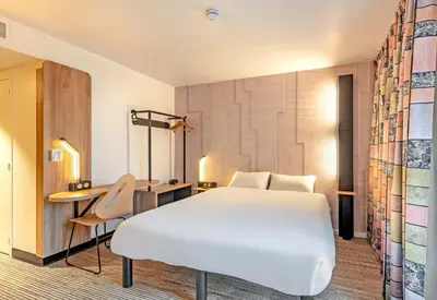 Un ou plusieurs lits dans un hébergement de l'établissement B&B HOTEL Concarneau Keriolet