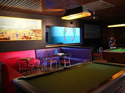 Télévision ou salle de divertissement dans l'établissement Spacieux Chalet avec Terrasse à Bénodet, 3 Chambres, 6 Pers. - API-1-52-1443