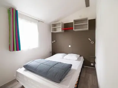 Un ou plusieurs lits dans un hébergement de l'établissement Mobil home avec Terrasse à Bénodet, 4 Pers. - API-1-52-1446
