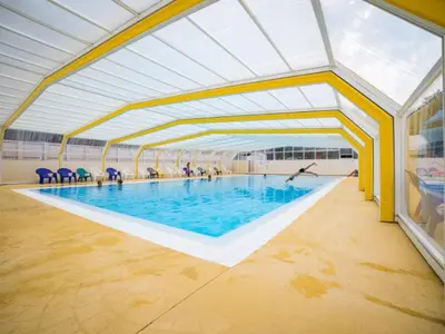 Piscine de l'établissement Chalet 20m² avec Terrasse à Bénodet - API-1-52-1445 ou située à proximité