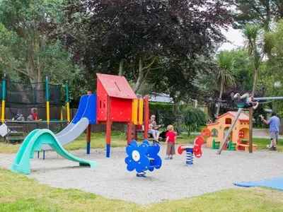 Aire de jeux pour enfants de l'établissement Chalet cosy pour 3 avec terrasse à Bénodet - API-1-52-1449