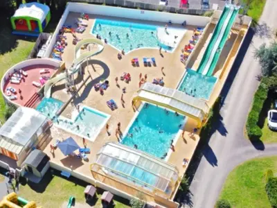 Piscine de l'établissement Chalet cosy pour 3 avec terrasse à Bénodet - API-1-52-1449 ou située à proximité
