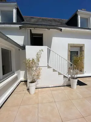 Balcon ou terrasse dans l'établissement Votre mini maison en plein cœur du centre ville -terrasse - et parking privé sur place clos - draps et ménage inclus
