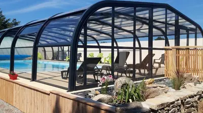 Piscine de l'établissement Camping les vergers de Squividan *** ou située à proximité