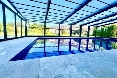 Piscine de l'établissement Hayloft at Kergudon Gîtes, Couples' gîte with pool ou située à proximité