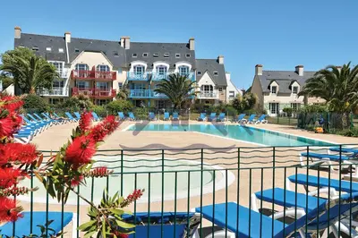 Piscine de l'établissement LocaLise au Guilvinec - B5 - Plain-pied avec piscine et jardin - Tout à pied, plage, port, centre, commerces, marché - Wifi inclus - Linge de lit inclus - Animaux bienvenus ou située à proximité