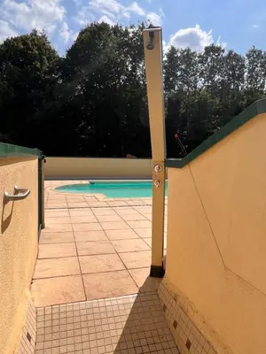 Piscine de l'établissement Dôme S'féérique avec accès piscine ou située à proximité