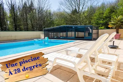 Piscine de l'établissement Dôme Atmo'sphère, la tête dans les étoiles avec accès piscine ou située à proximité