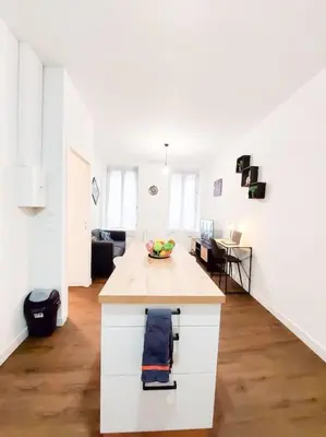Cuisine ou kitchenette dans l'établissement Beau T2 hypercentre à la cathédrale