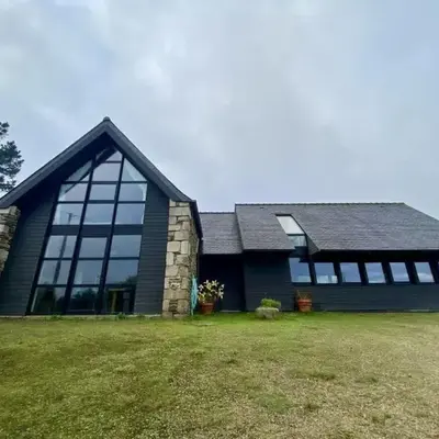 Large farmhouse with garden and sea view for 8 people