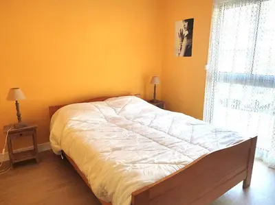 Un ou plusieurs lits dans un hébergement de l'établissement Appartement SUPERBE VUE MER, face à la plage de Tresmeur à TREBEURDEN - Réf 660
