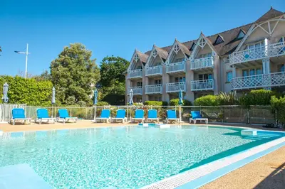 Piscine de l'établissement Plein Sud - Piscine partagée ou située à proximité